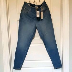 NWT Torrid Jeans 👖